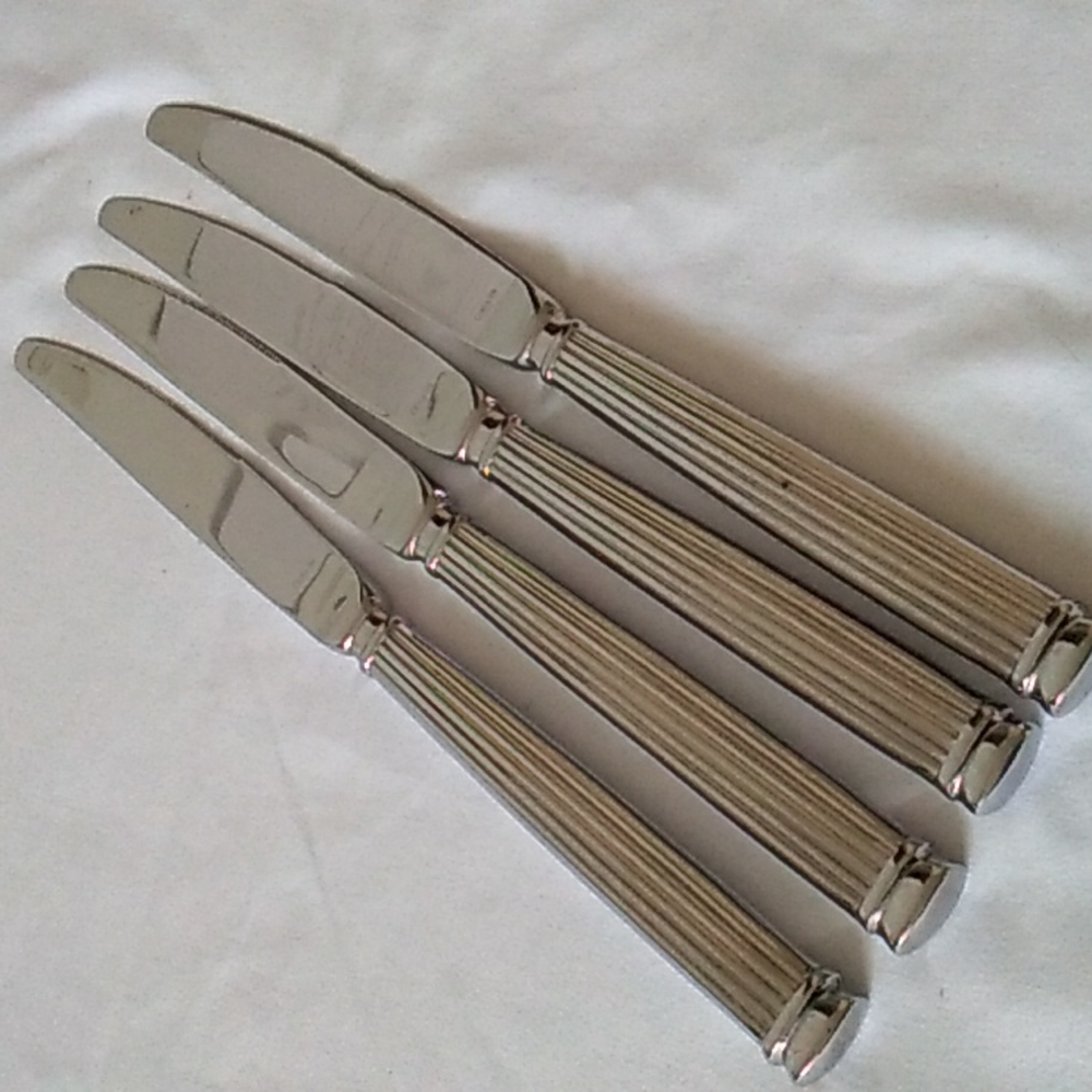 Hampton Silversmiths AVIGNON 4 Dinner Knives Glossy Stainless